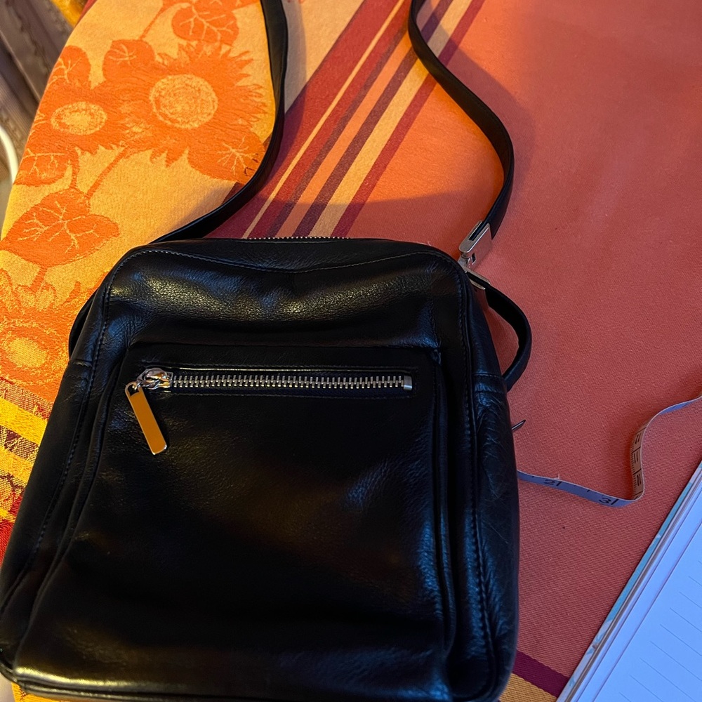 Leather and Co. By Liz Clairborne crossbody (Black)